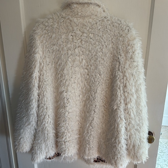 Furry coat - Picture 4 of 6